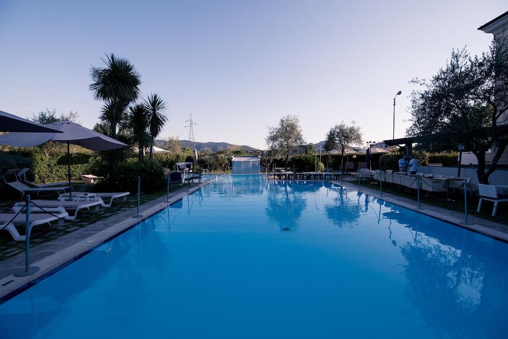Santa Caterina Park Hotel Sarzana Esterno foto