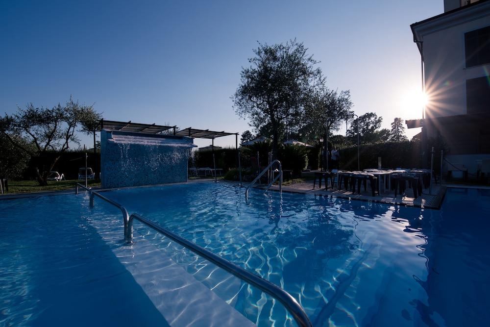 Santa Caterina Park Hotel Sarzana Esterno foto